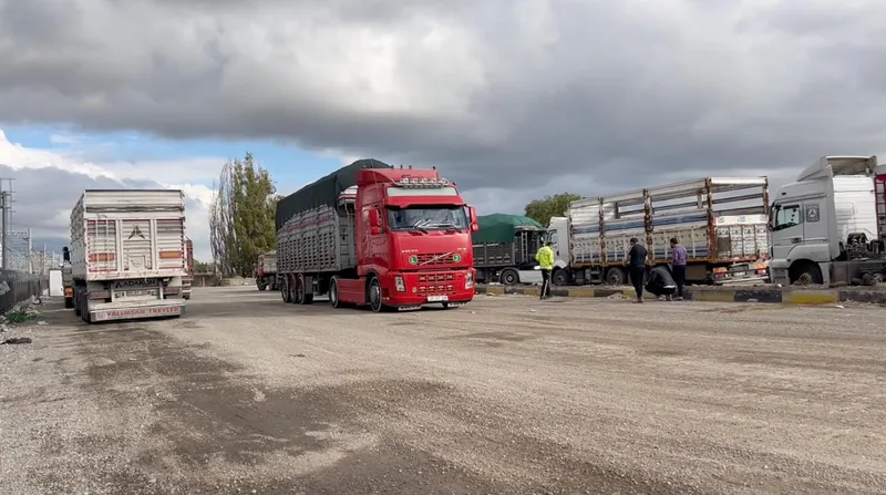 Pancar yüklü tır polis ekiplerinin ’Dur’ ihtarına uymadı

