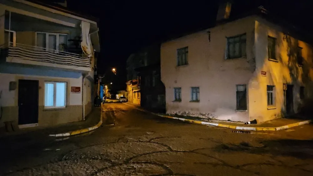 Balıkesir beşik gibi sallanıyor: Sındırgı peş peşe 3 depremle sarsıldı