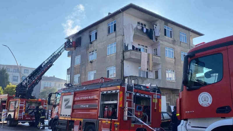 4 katlı binada yangın paniği
