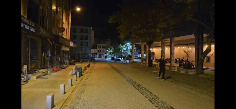 Sındırgı peş peşe depremlerle sarsıldı
