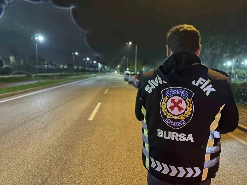 Bursa’da sivil trafik ekiplerinden gece denetimi
