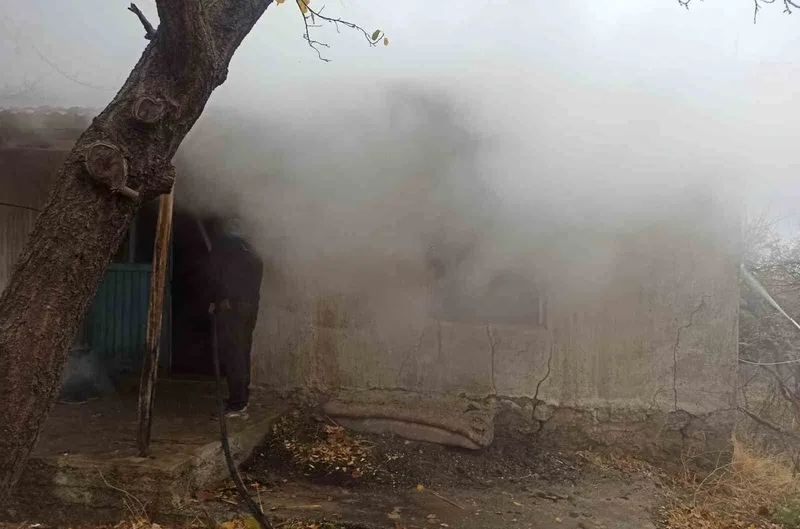 Ev yangını korkuttu
