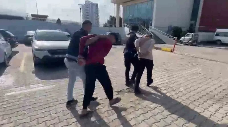 İskenderun’da aranan 2 şahıs yakalandı
