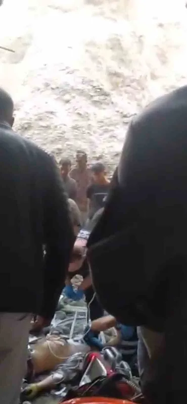 Batman’da inşaat alanında beton kalıplar çöktü: 2 yaralı
