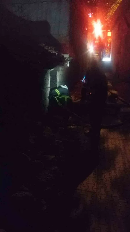 Metruk evde çıkan yangın korkuttu
