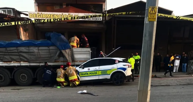 Manisa’de 1 polisin şehit olduğu kaza kamerada
