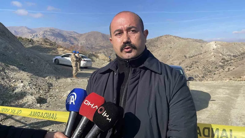 Devam eden heyelan, heyelan altında kalan şantiye müdürünü arama çalışmalarını güçleştiriyor
