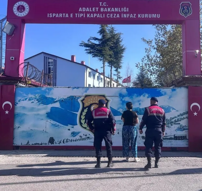 Isparta’da silahlı tehdit suçundan aranan hükümlü yakalandı
