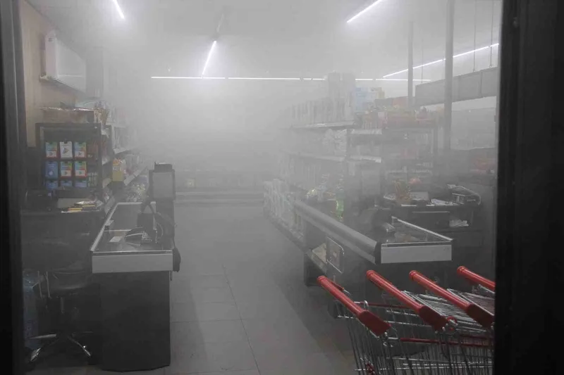Amasya’da korkutan yangın: Marketi duman kapladı
