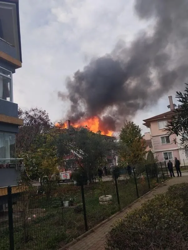 Yalova’da çatı yangını
