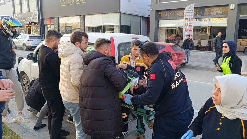 Bursa’da hafif ticari araç cipe çarptı: 1 yaralı
