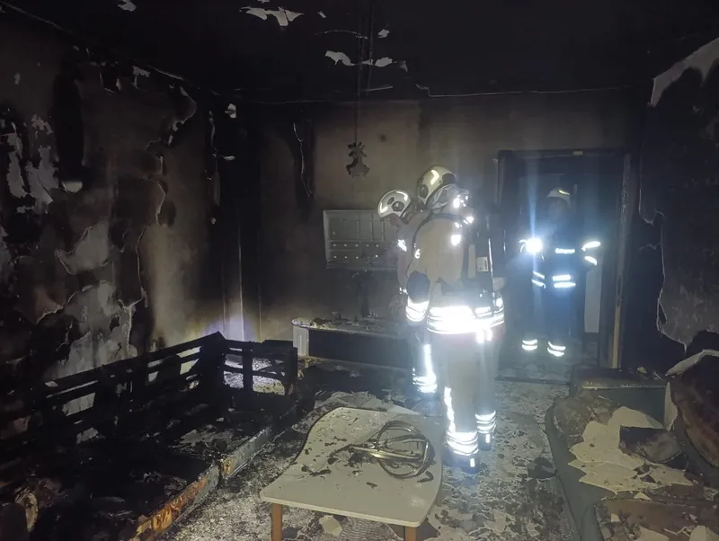 Antakya’da yanan ev kullanılmaz hale geldi
