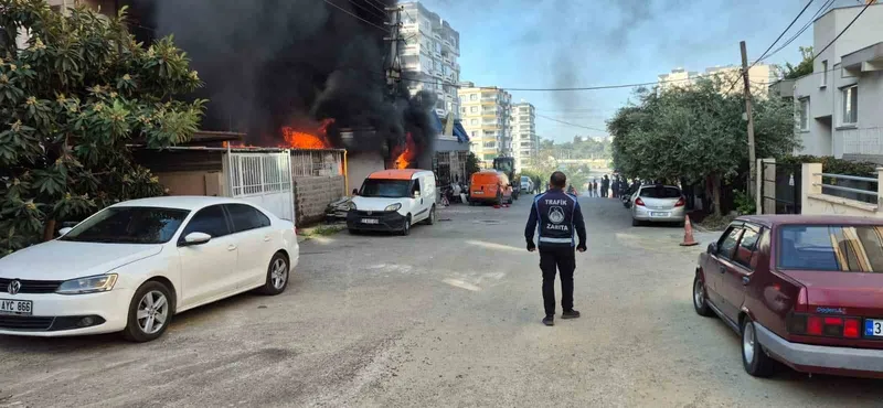 İş yerinde başlayan yangında alevler eve sıçradı
