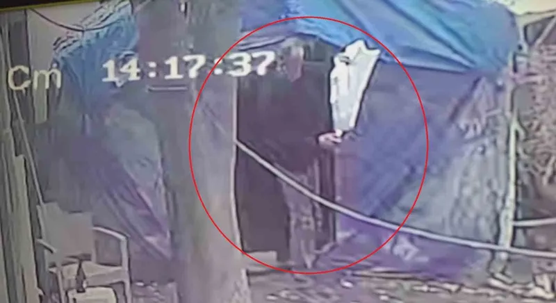 Madde bağımlısı, arkadaşına kızıp çadırı yakınca prefabrik ofiste alevlere teslim oldu
