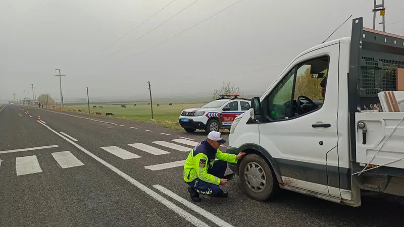 Bulanık’ta kış lastiği denetimi yapıldı

