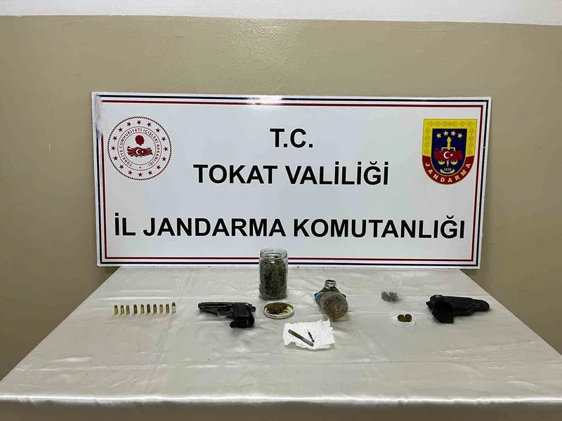 Erbaa’da jandarmadan uyuşturucu ve ruhsatsız silah operasyonu
