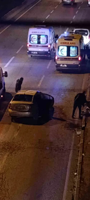Ankara’da kaldırıma çarpan araç devrildi: 4 yaralı
