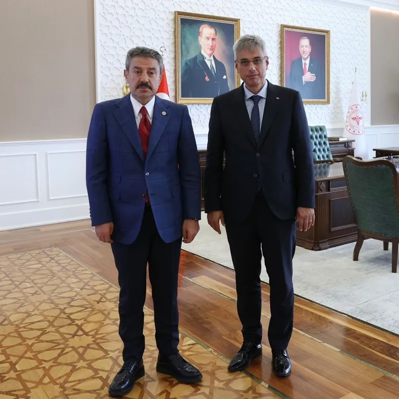 Şırnak’a tam donanımlı 11 ambulans tahsis edildi
