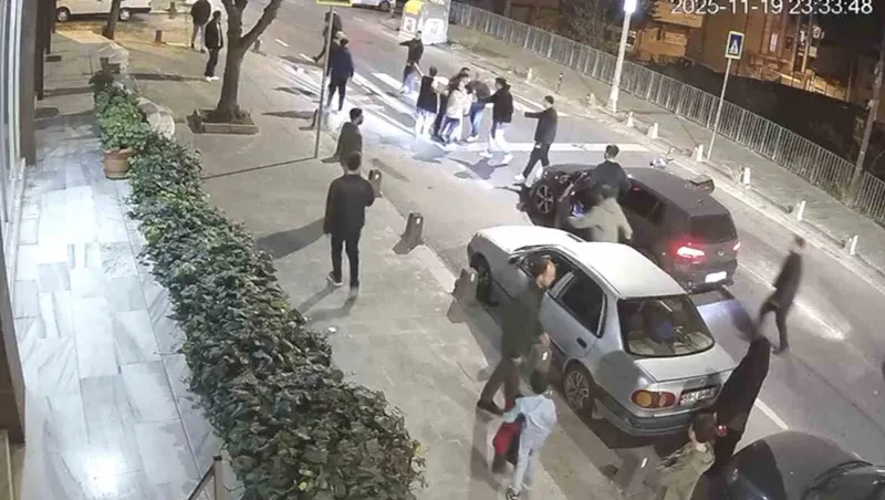 Arnavutköy’de işten çıkarılan genç kız sinir krizi geçirdi, ortalık karıştı
