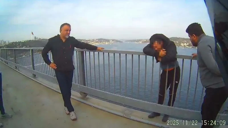 15 Temmuz Şehitler Köprüsü’nde intihar etmek isteyen şahsı kurtardılar
