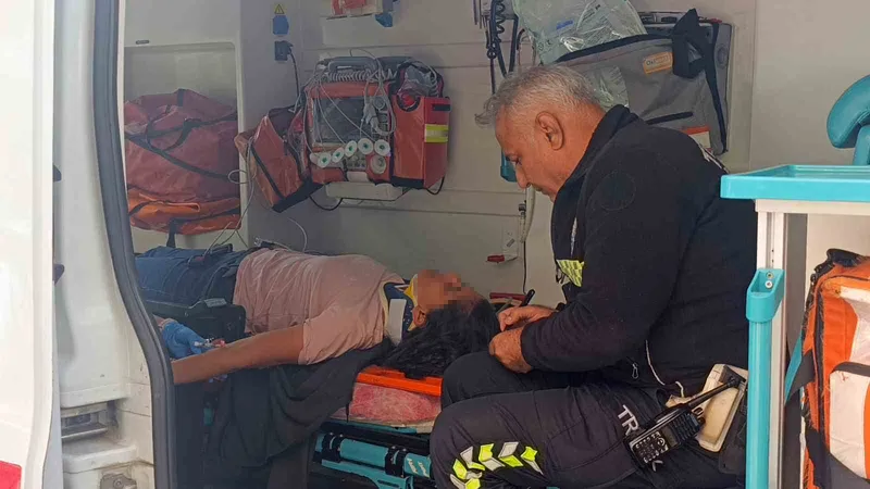 Önündeki araca çarpmamak için fren yapan motosikletli yaralandı
