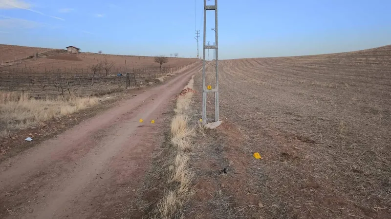At üzerinde demir direğe çarpan adam hayatını kaybetti
