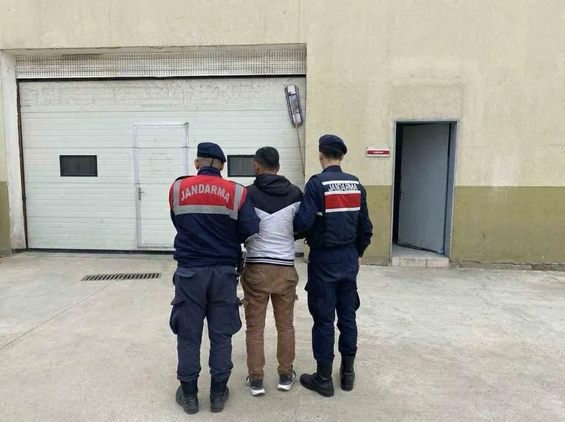 Dolandırıcılık ve yaralama suçlarından 37 yıl kesinleşmiş cezayla aranan şahıs yakalandı
