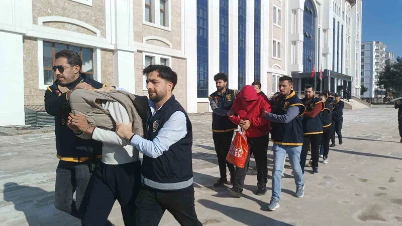 Masaj salonlarına fuhuş operasyonunda 6 kişi tutuklandı
