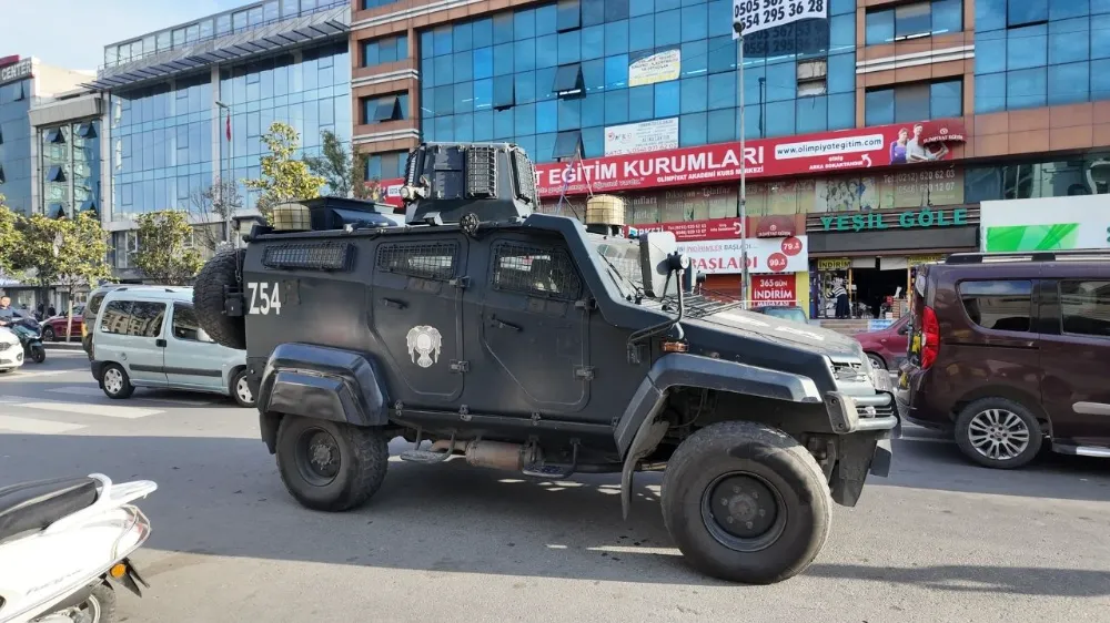 Esenyurt’ta otele el bombası atıldı