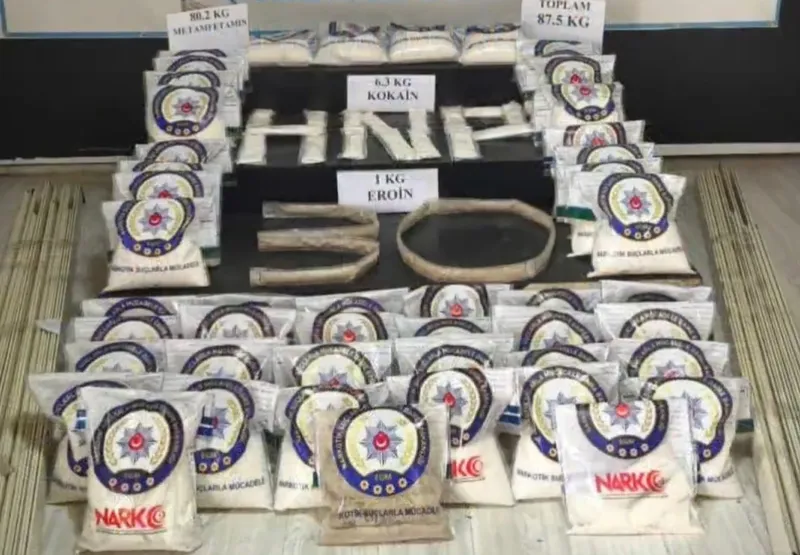 Hakkari’de 87 kilo 500 gram uyuşturucu ele geçirildi
