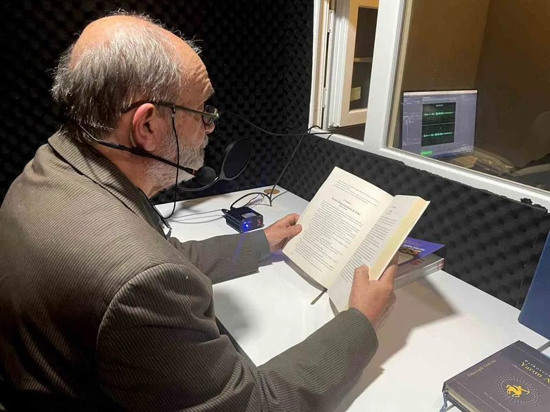 Muratpaşa’da yazar ve şairler gönüllü okuyucu oldu
