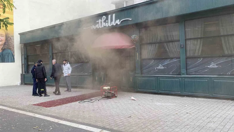 Otelde yangın paniği: 152 kişi tahliye edildi
