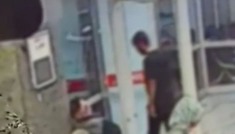 Beyoğlu’nda hastanede cep telefonu hırsızlığı kamerada
