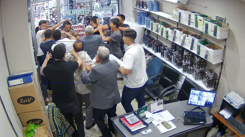 Şanlıurfa’da haraç iddiasıyla çıkan kavgada ortalık savaş alanına döndü
