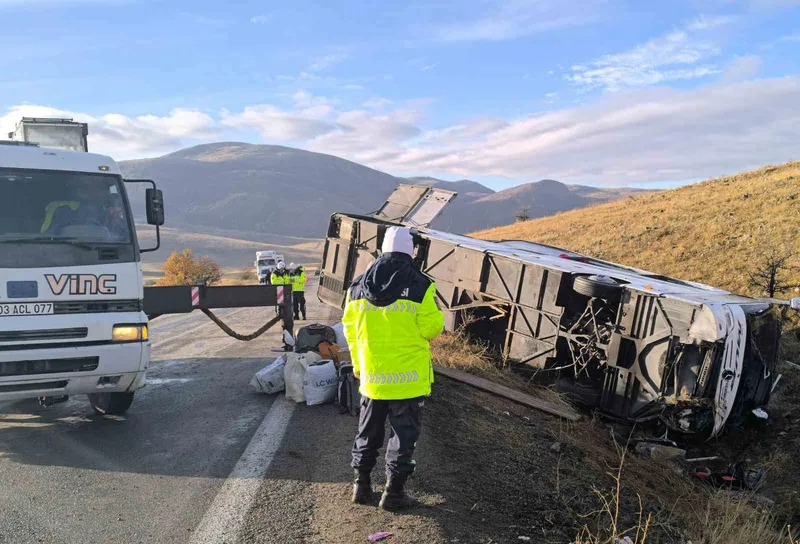 Otobüs kazasında ölenlerin kimlik tespit çalışmaları sürüyor
