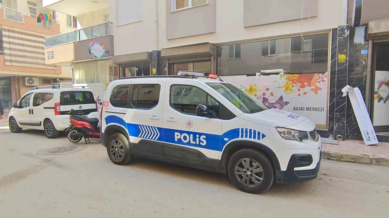 Yalnız yaşayan yaşlı adam evinde ölü bulundu
