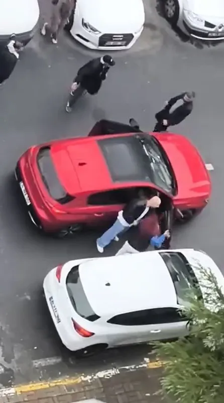 Yol verme tartışmasında kadınlar kavga etti
