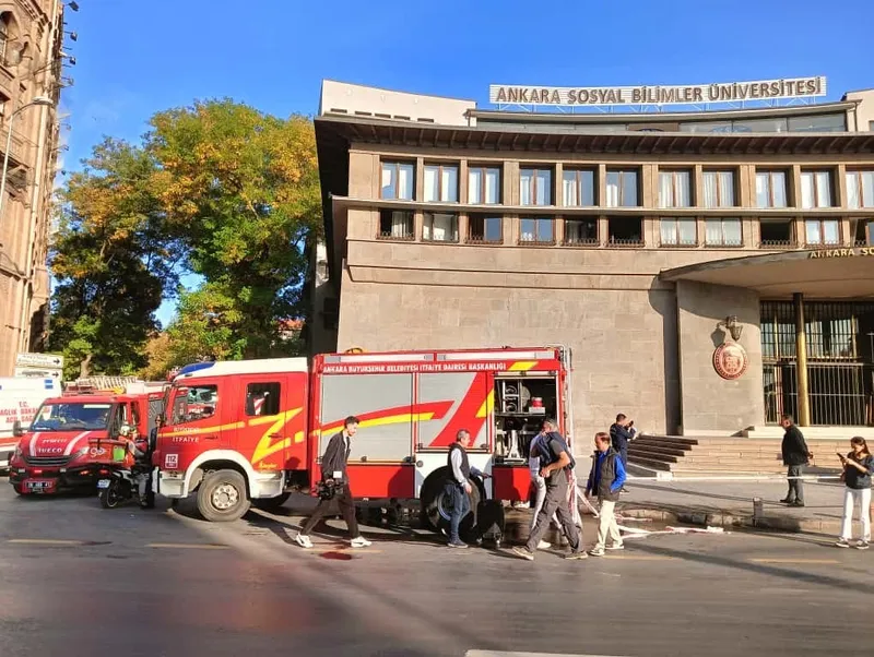 Ankara’da üniversitede duman sızıntısından etkilenen 6 kişi hastaneye kaldırıldı

