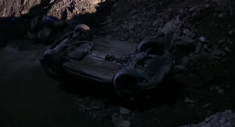 Hakkari’de otomobil dereye uçtu: 2 yaralı
