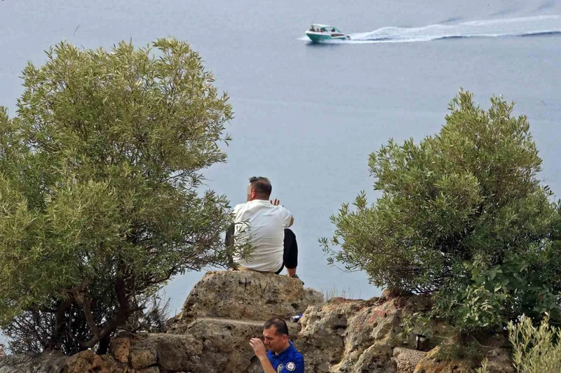 Biri ölümün ucunda, diğerleri manzara keyfinde
