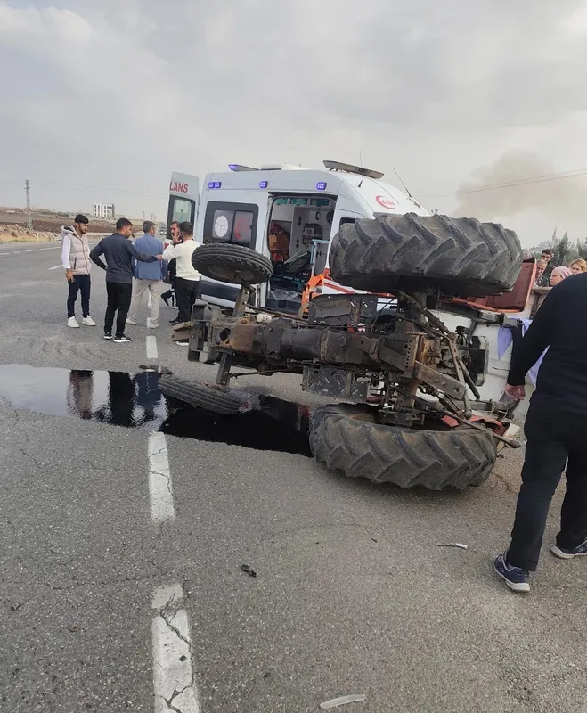 Diyarbakır’da otomobil ile traktör çarpıştı: 1 yaralı
