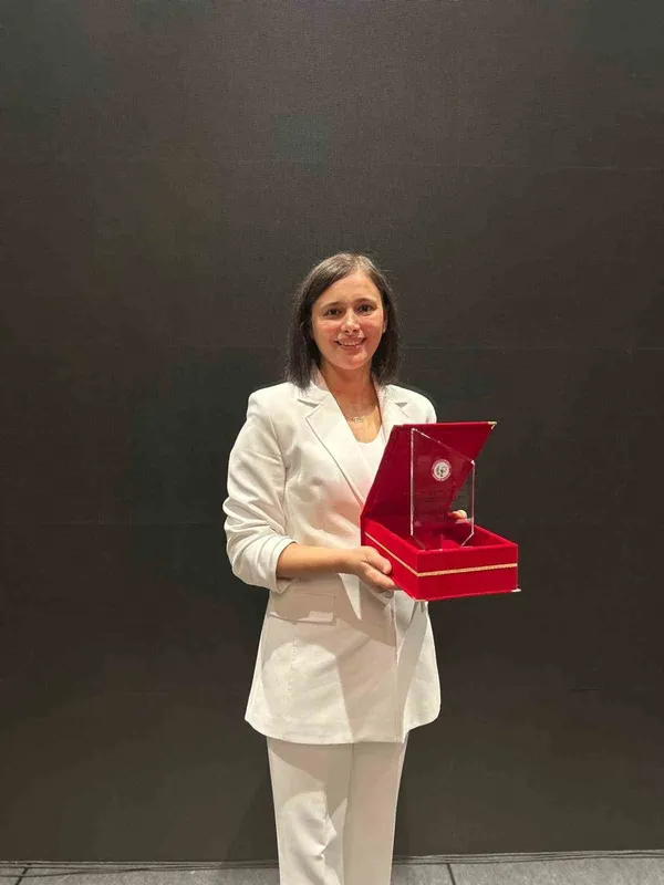 Eczacılık Fakültesi Öğretim Üyesi Doç. Dr. Çevik’e 