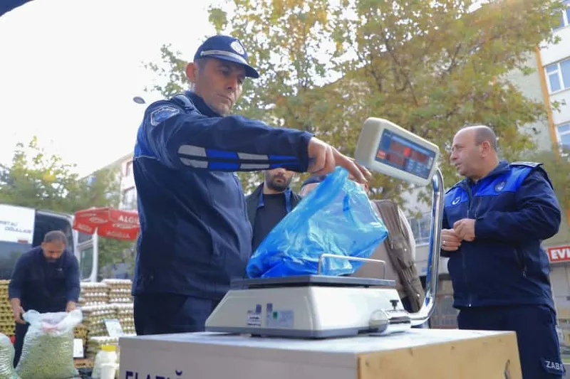 Elazığ’da zabıta ekipleri pazar alanlarını denetledi
