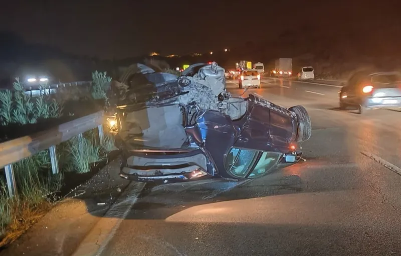 TAG Otoyolu’nda otomobil bariyerlere çarptı: 1 ölü
