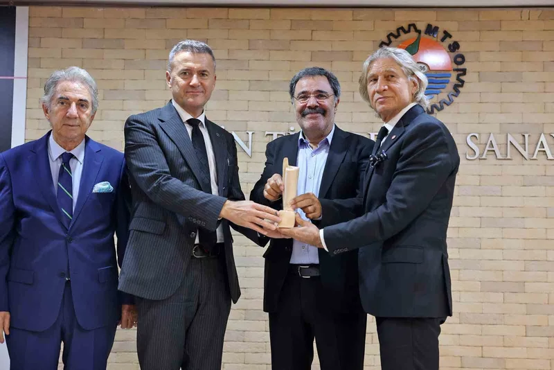 Mersin Kenti Edebiyat Ödülü Ahmet Ümit’in
