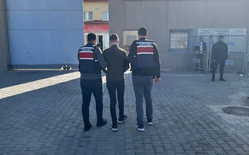 Hırsızlık suçundan kesinleşmiş cezayla aranan şahıs yakalandı
