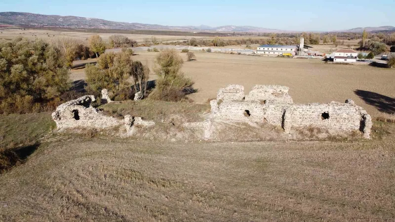 Asırlara meydan okuyan han, restore edilmeyi bekliyor
