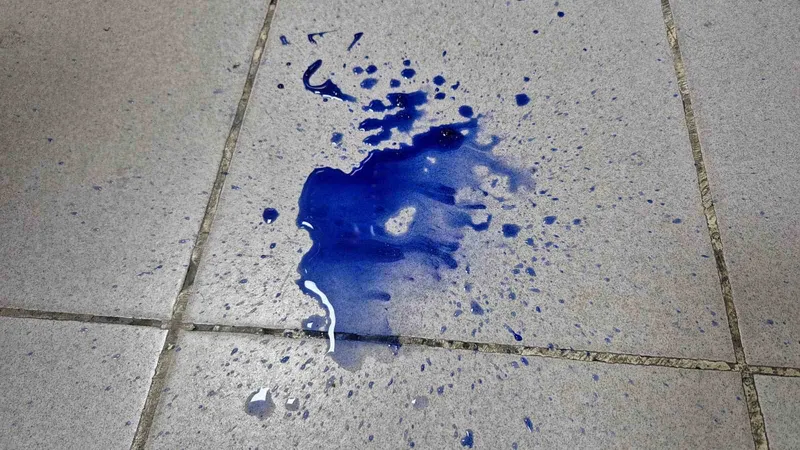 Sultangazi’de pamuk şeker aldı, gıda boyası çıktı: 5 yaşındaki çocuk ağzı köpürerek hastalandı
