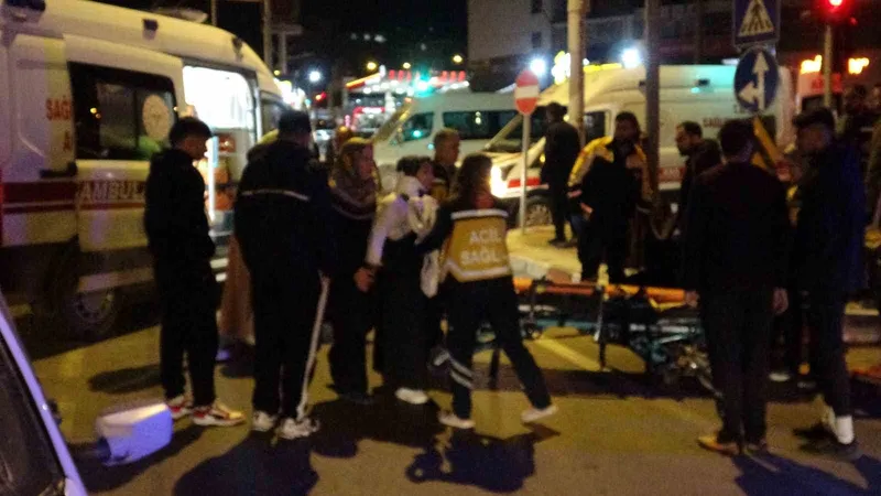 Kazaya karışan sürücü aracı bırakıp kaçtı: 3 yaralı
