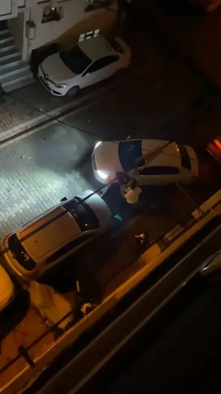 Komşuların park yeri kavgasında ortalık savaş alanına döndü
